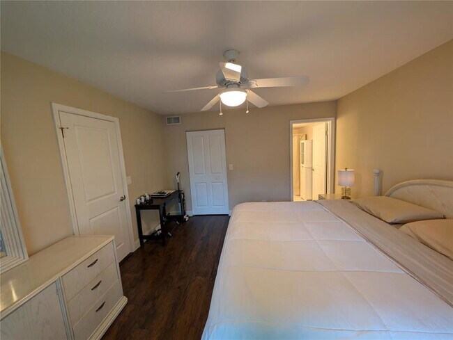 Building Photo - 3081 Holiday Springs Blvd