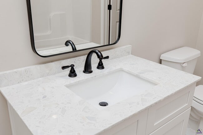 Building Photo - 1013 Northside Dr