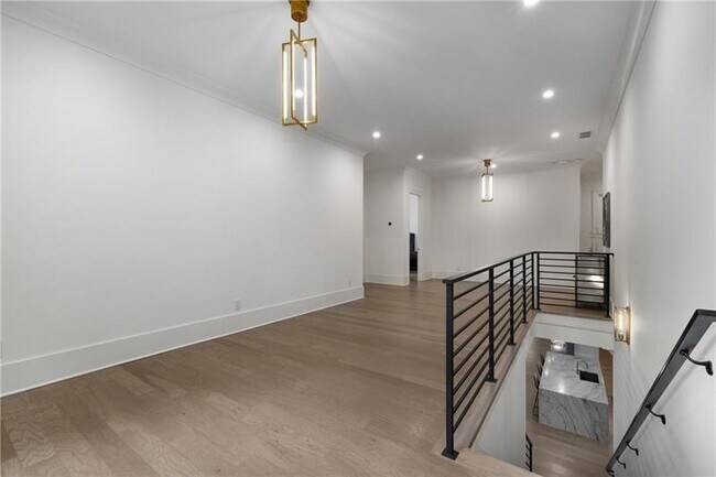 Building Photo - 306 Pinecrest Rd NE