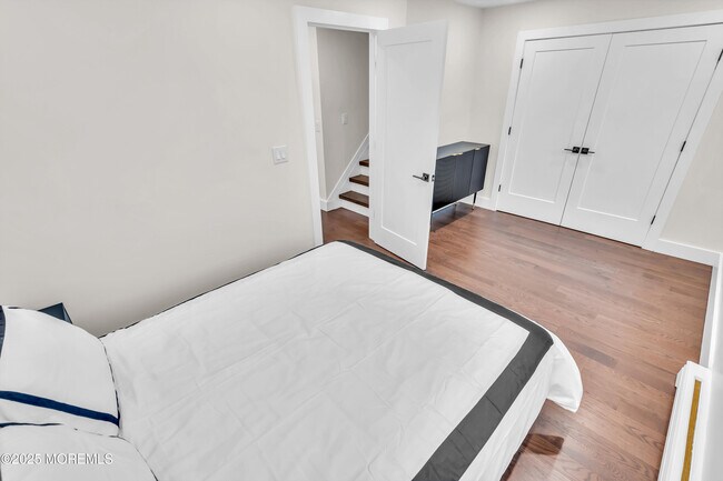 Building Photo - 320 Silver Lagoon Dr