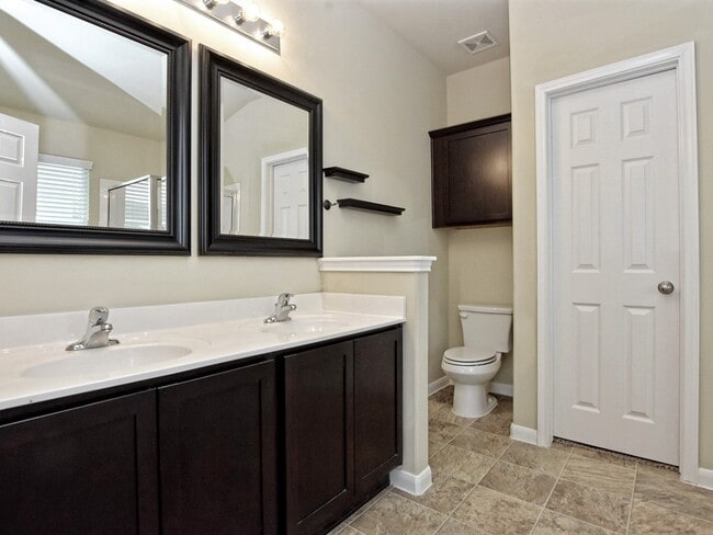 Building Photo - BEAUTIFUL 4 BEDROOMS / 2 BATH HOME IN HUNTER'S CROSSING