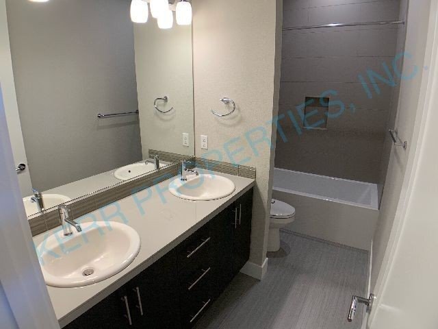 Building Photo - Spacious 3-Bed, 2.5-Bath Gem in Vibrant SE...