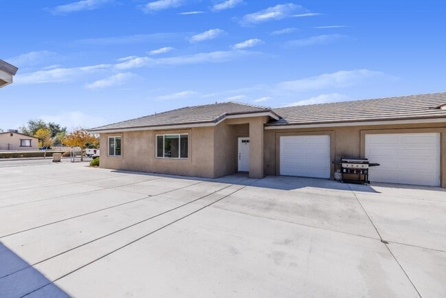 Building Photo - 16476 Smoke Tree St