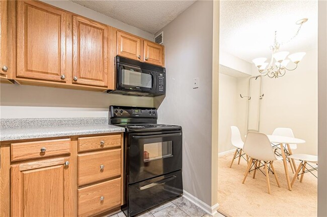 Building Photo - 448 McGill Pl NE