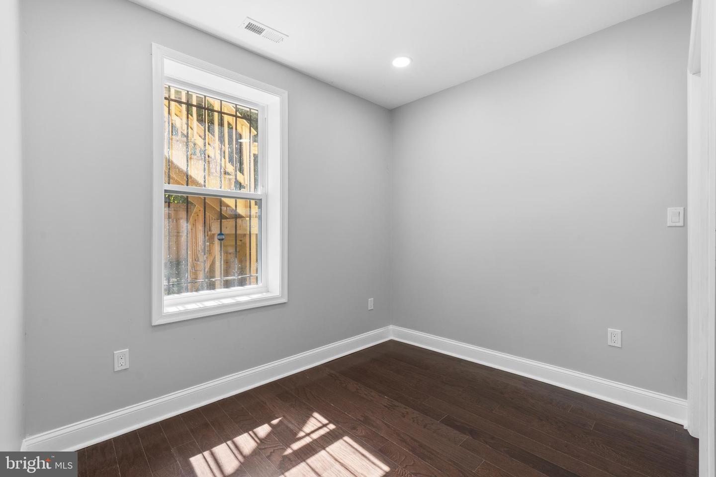 Building Photo - 313 Parkland Pl SE