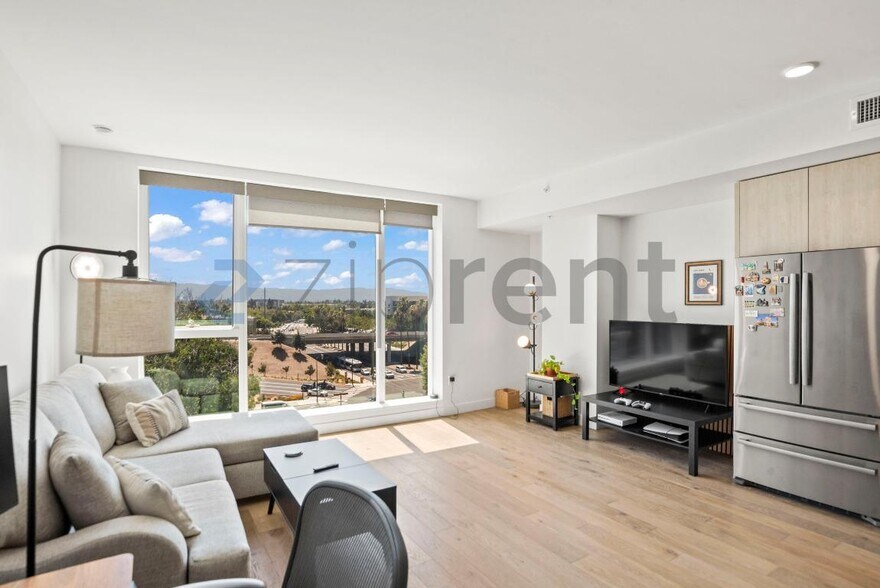 Building Photo - Unit 10710
