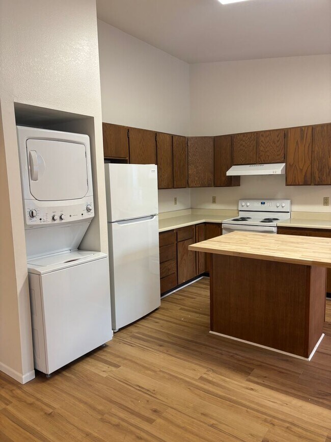 Building Photo - 3rd Ave 1410 -SB