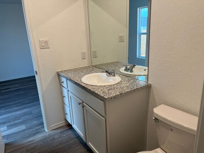 Building Photo - Dream Home in Seguin- 3 Bedroom / 2 Bath -...