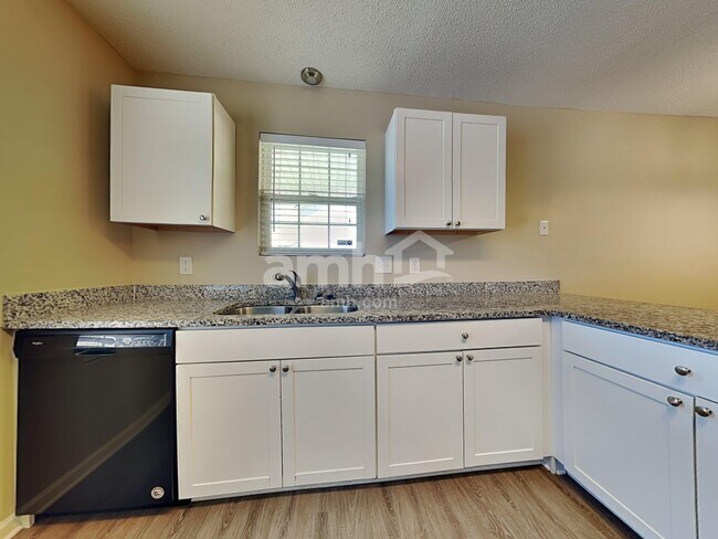 Building Photo - 131 Kingsbridge Dr