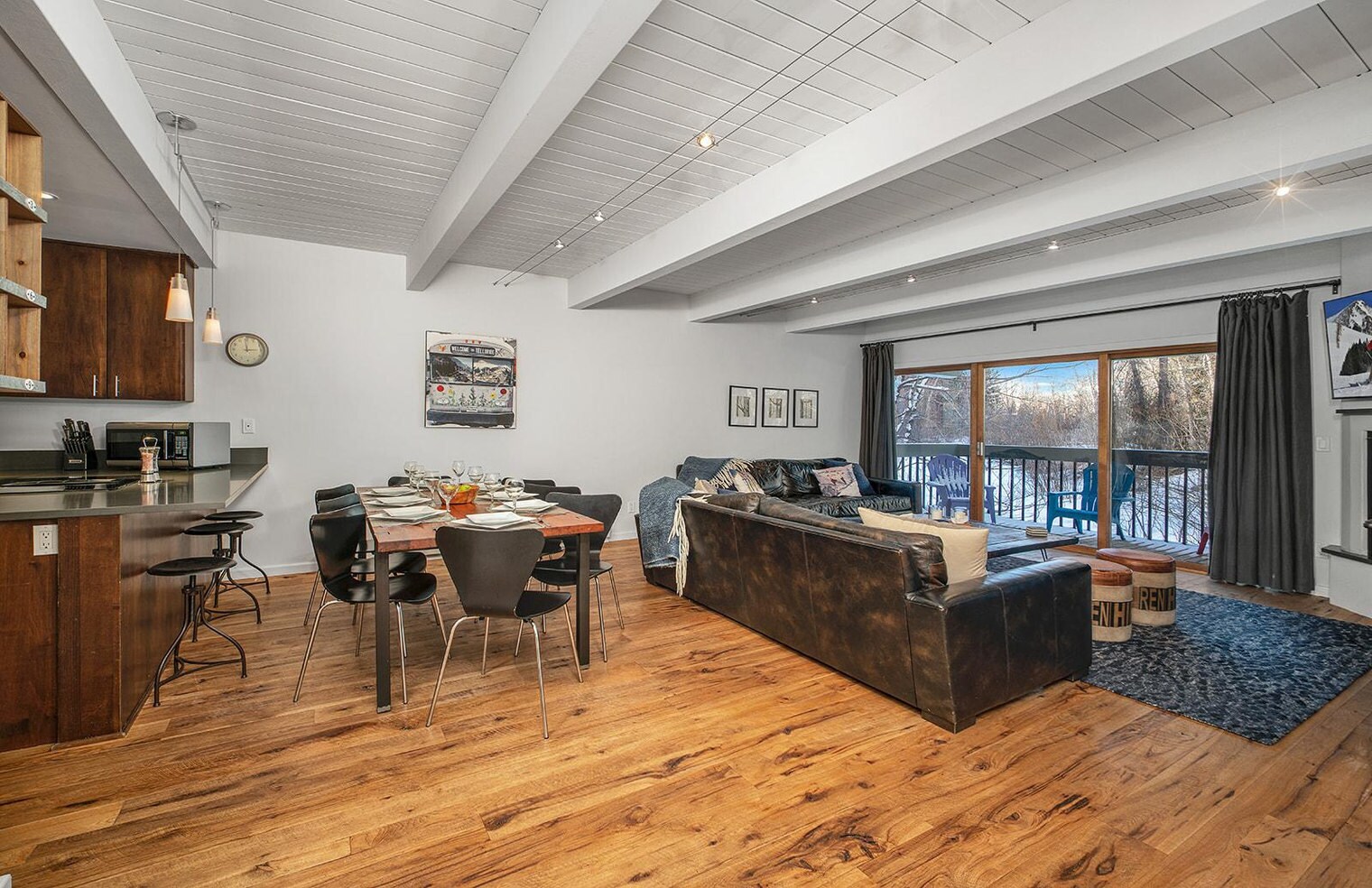 Building Photo - 450 S Pine St