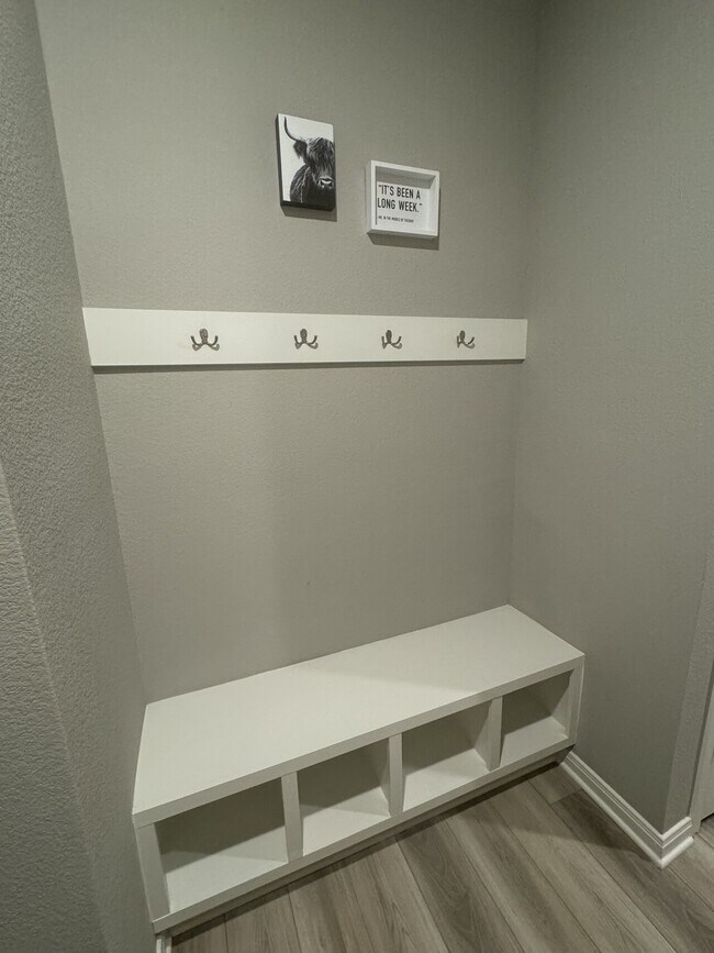 Building Photo - Upstairs Bedroom Elise