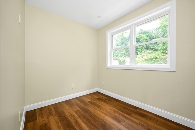 Building Photo - 14949 Hawtree St