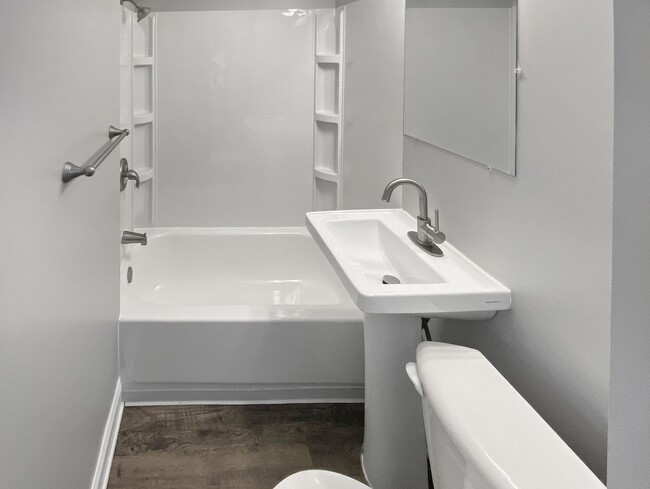 Building Photo - 817 3rd St NW