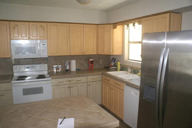 Building Photo - 3223 Knoll Manor Dr