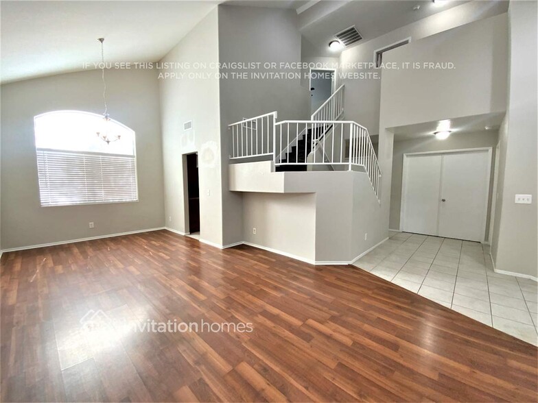 Building Photo - 1221 Taramar St