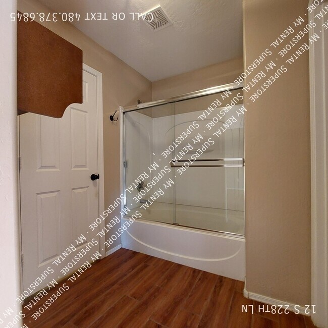 Building Photo - 12 S 228th Ln