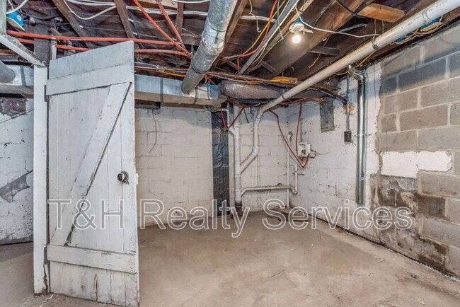 Building Photo - 326 Jefferson Ave