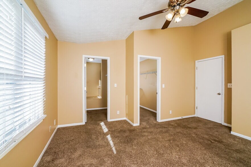 Building Photo - 6220 Maravian Dr
