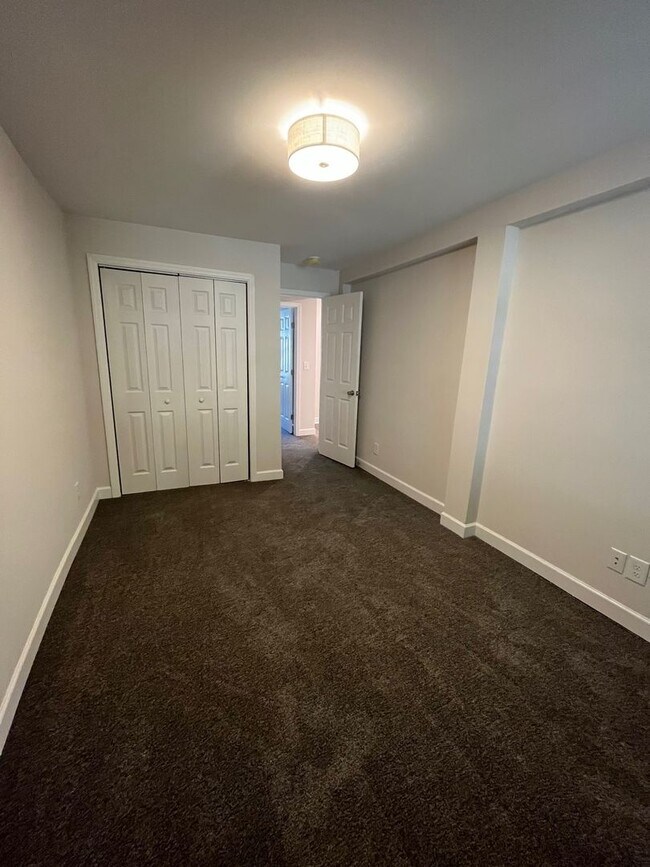 Building Photo - Private Wooded Views - Move-In Ready!