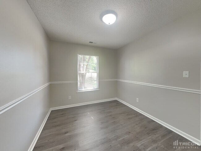 Building Photo - 1217 Capps Hollow Dr