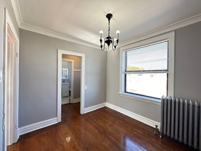 Building Photo - 3123 N Hamlin Ave