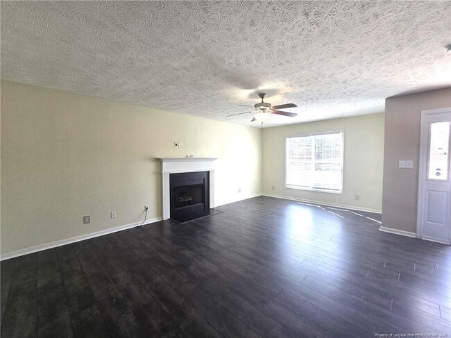 Building Photo - 410 Roundtree Dr