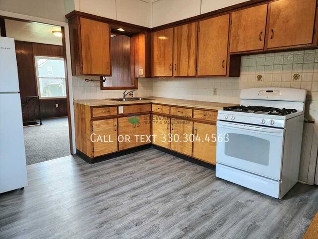 Primary Photo - 1030 Sawyer Ave