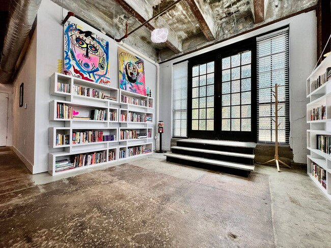 Building Photo - Swanky, Funky, Groovy, loft space Cincinna...