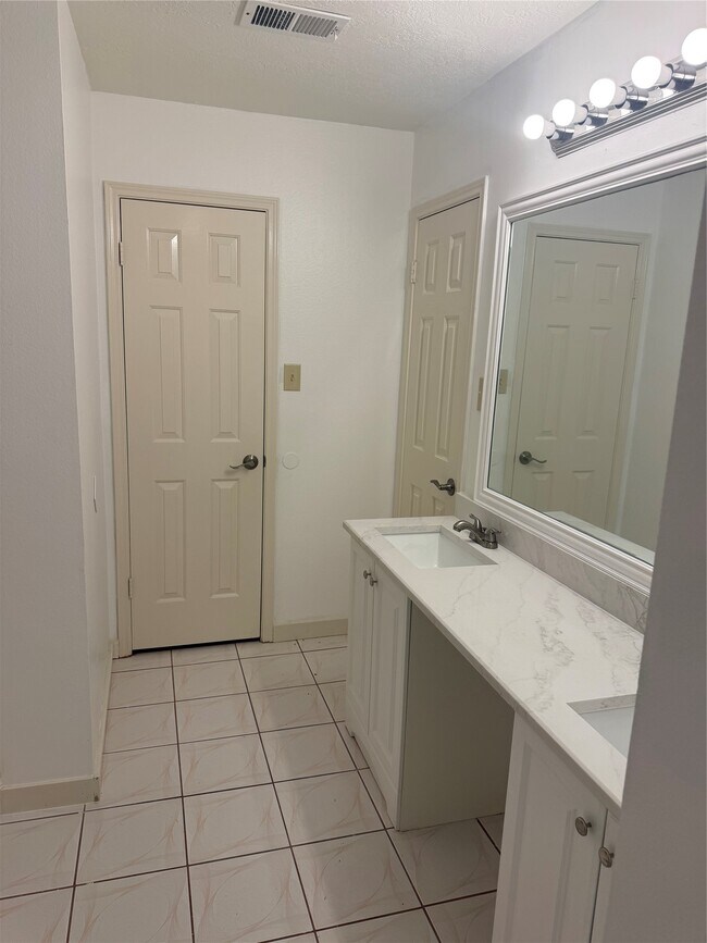 Building Photo - 14322 Golden Cypress Ln