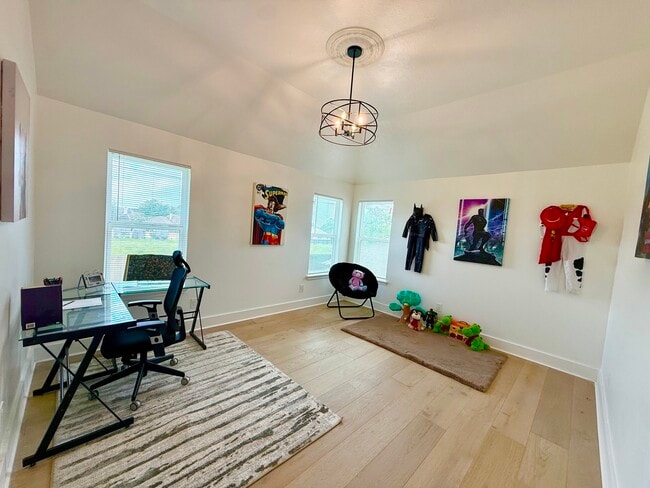 Building Photo - 3419 Southdown Dr