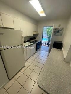 Building Photo - 465 S Royal Poinciana Blvd