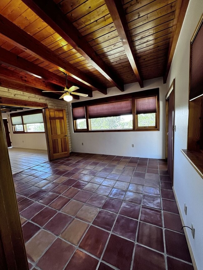 Building Photo - 5 Oriente Ct