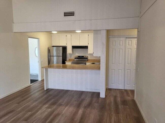 Building Photo - 3633-3635 Sutterwoods Way