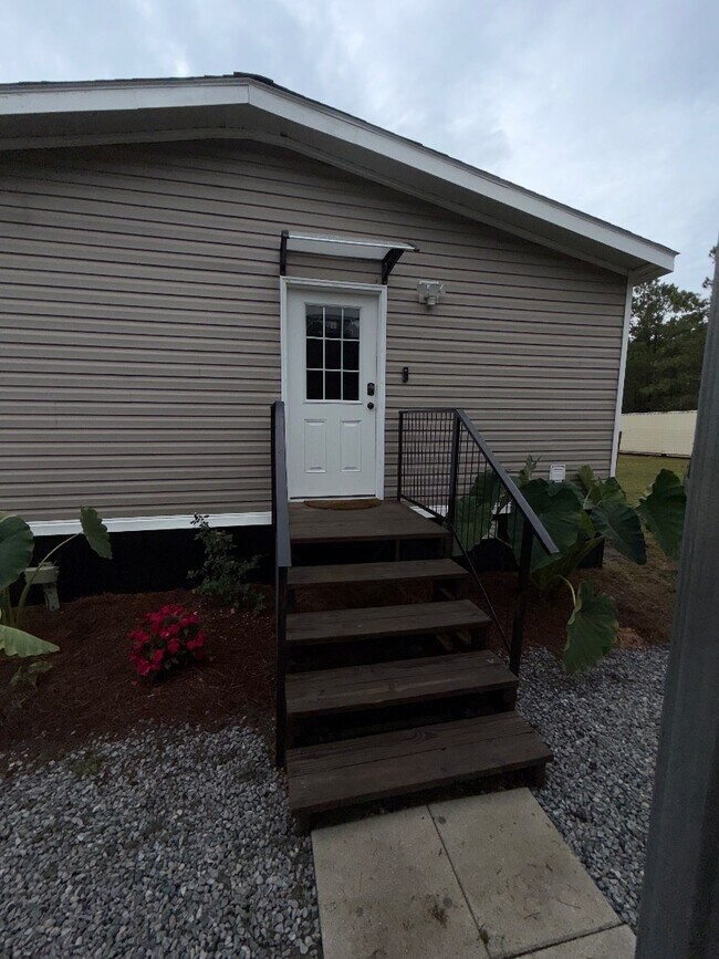 Building Photo - 1101 Old Dixie Hwy N