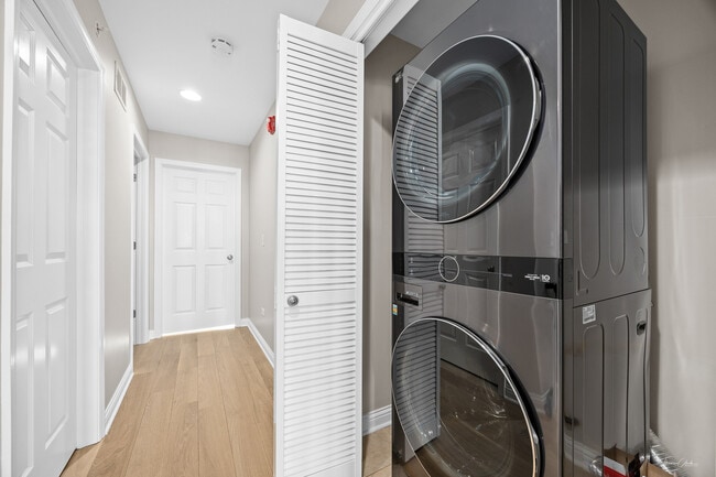 Building Photo - 4151 Royal Mews Cir