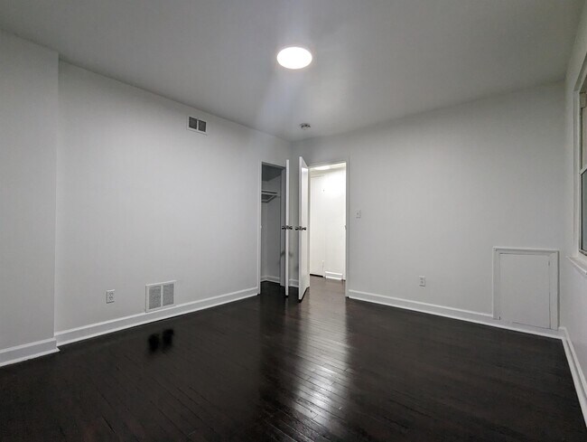 Building Photo - 1120 46th St NE