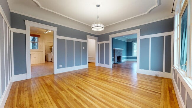 Building Photo - Bright Spacious 2BD + 1BA in Inner Richmon...