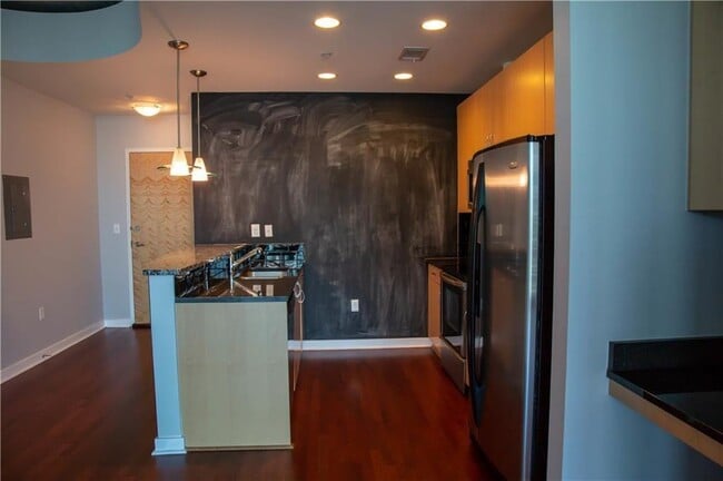 Building Photo - 400 W Peachtree St NW