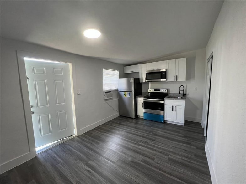 Primary Photo - 3904 SW 13th Ct