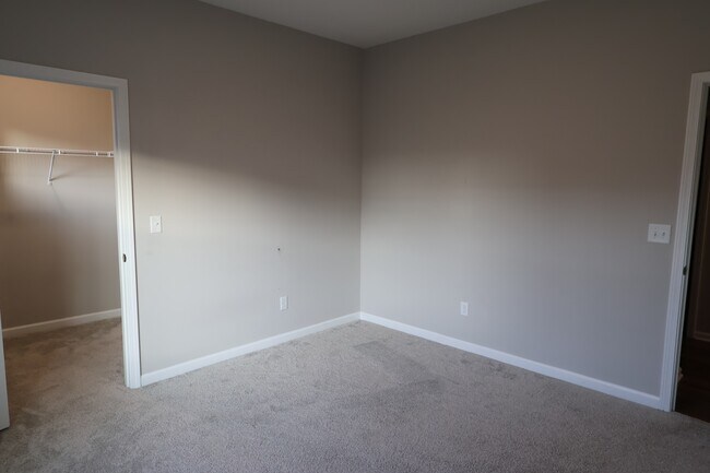 Building Photo - 2951 Daylily Dr