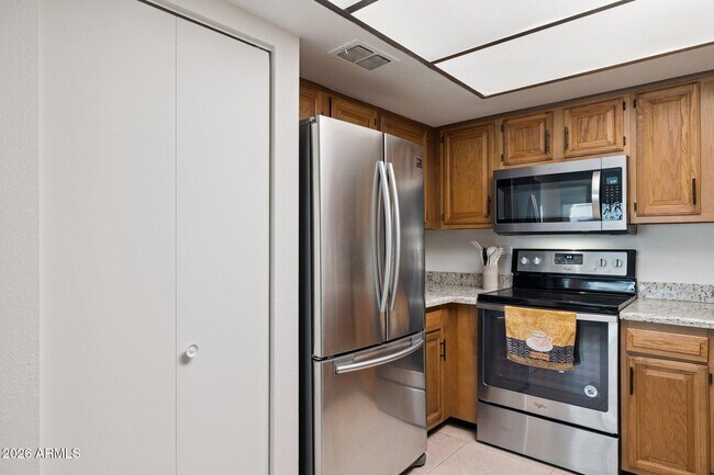 Building Photo - 7950 E Camelback Rd