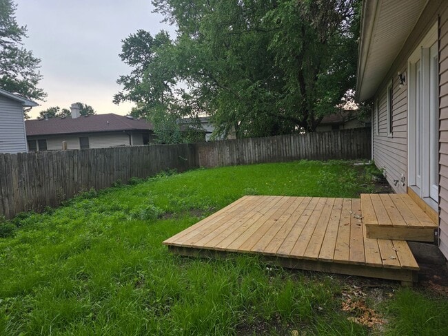 Building Photo - **Spacious 3-Bedroom, 2 -Bath Home Available!**