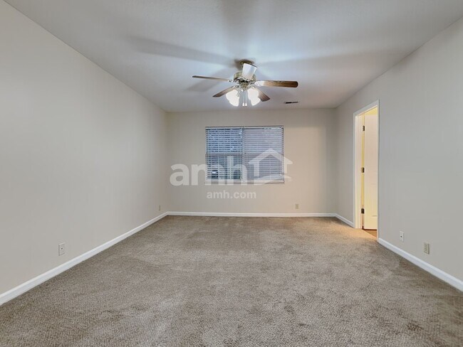 Building Photo - 1112 Oak Haven Rd