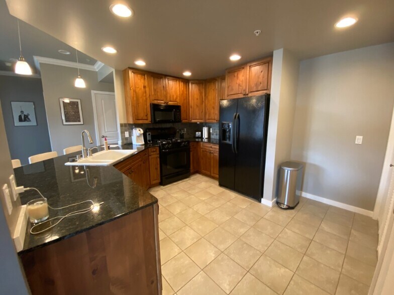 Building Photo - 6005 St Moritz Dr