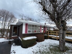 Building Photo - 19 Kenberma Rd