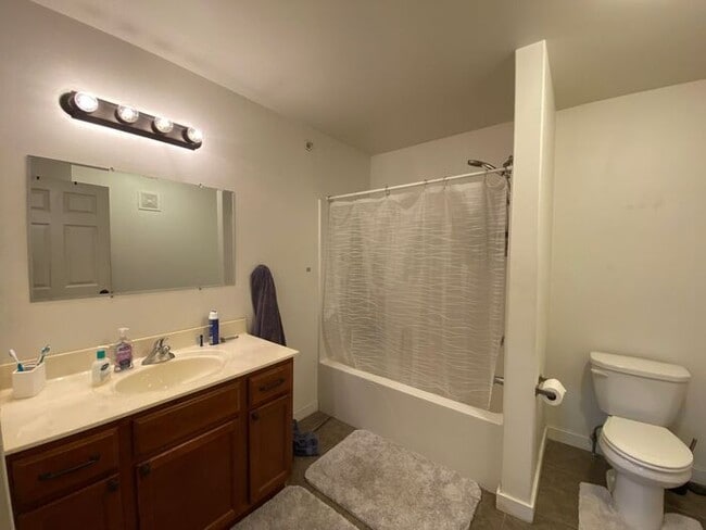 Building Photo - $4,400 | 5 Bedroom, 3 Bathroom Condo | NO ...