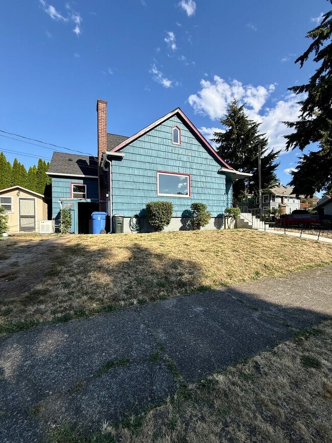 Building Photo - 1219 S Oakes St