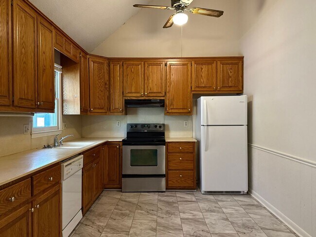 Building Photo - 2083 Ridgecrest Rd