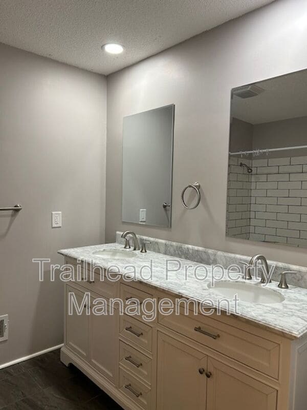 Building Photo - 1706 NE 77th St