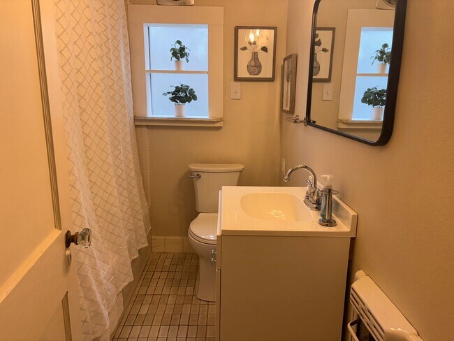 Building Photo - 217 Thayer St